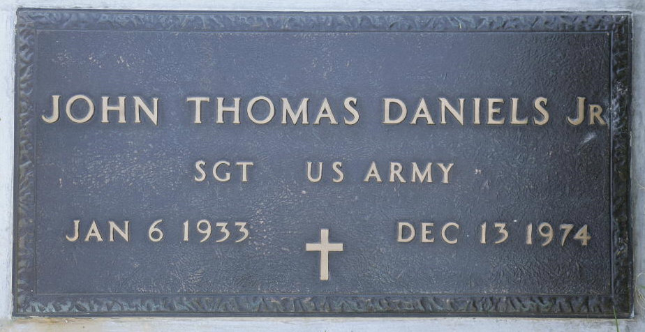 DANIELS JOHN THOMAS JR